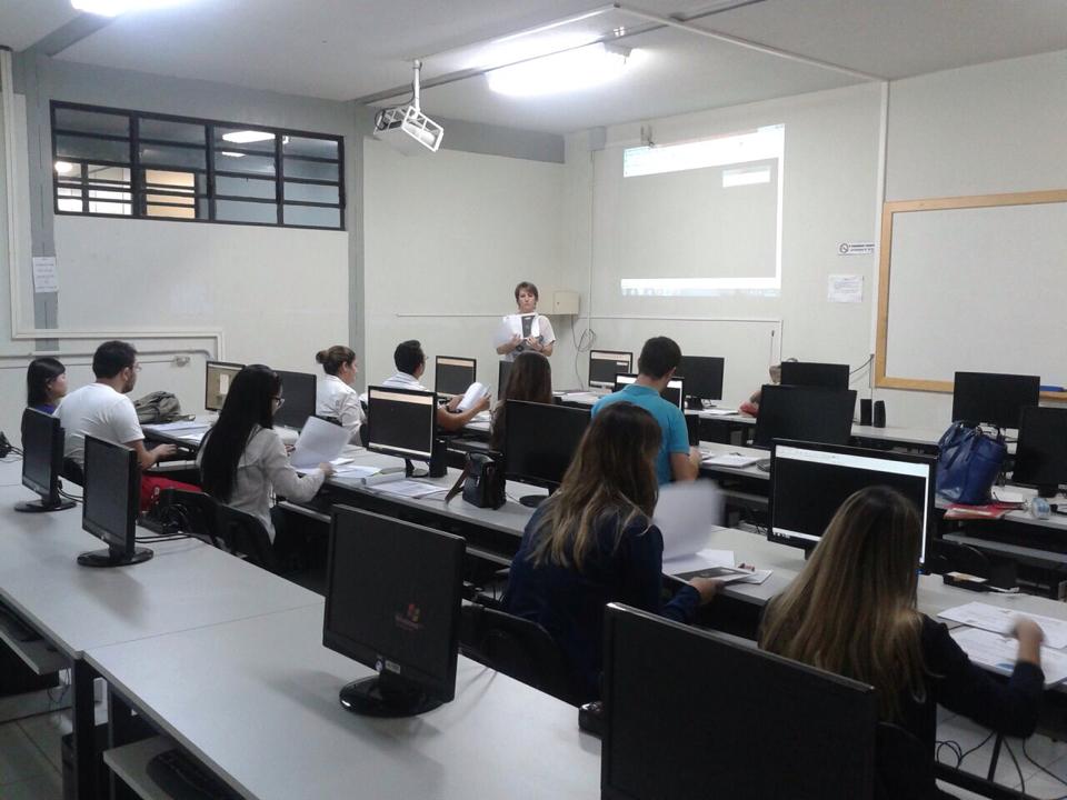 Curso de Capacitação em Modelagem no Setor de Confecção.